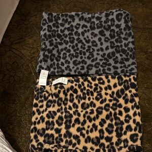 Old Navy Leopard Print Gator Scarves - Gray and Tan